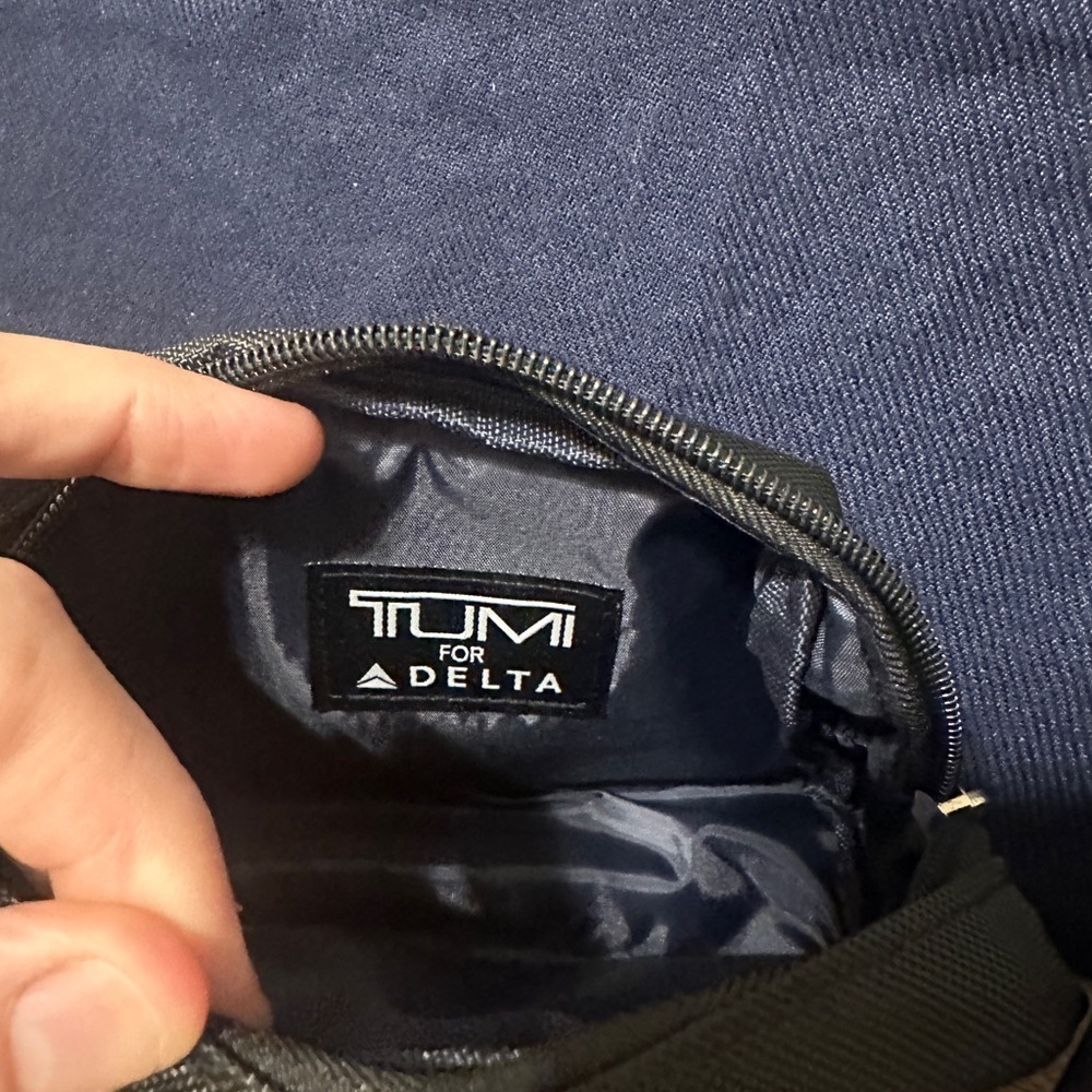 Three Delta Airlines travel amenity kit bags - Picture 2 of 6